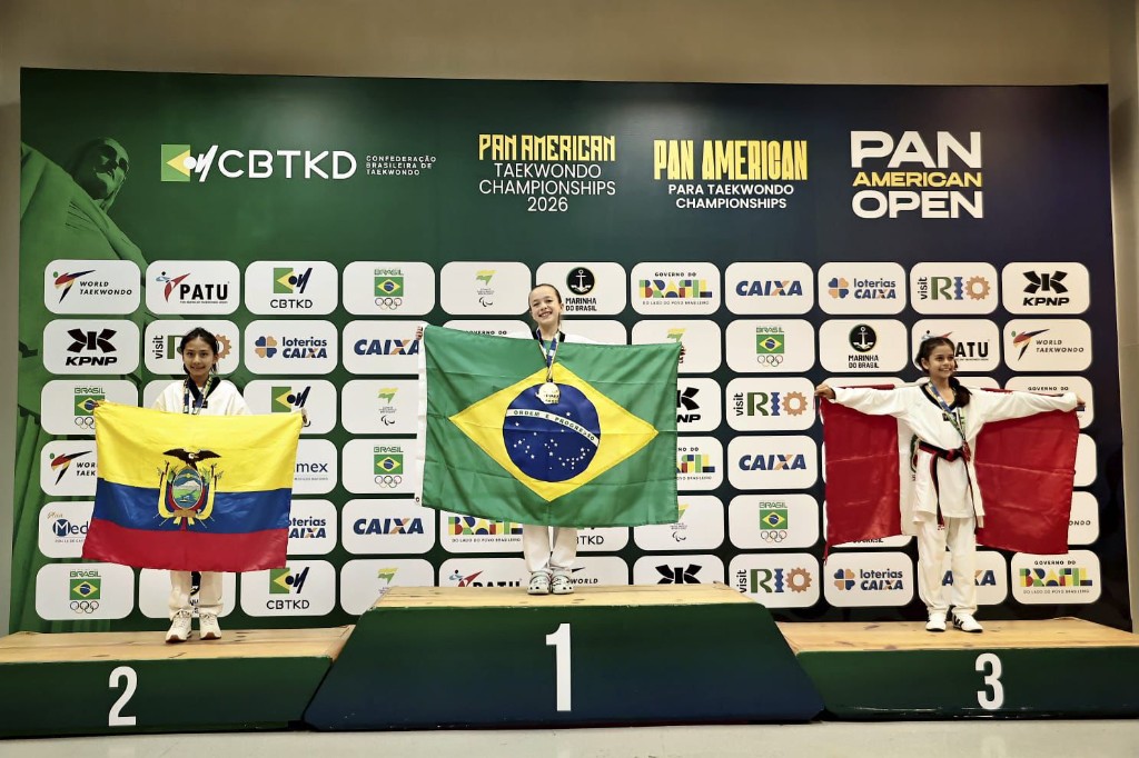 Atletas do Taekwondo Bio Equilíbrio no pódio do Pan American Taekwondo Championships